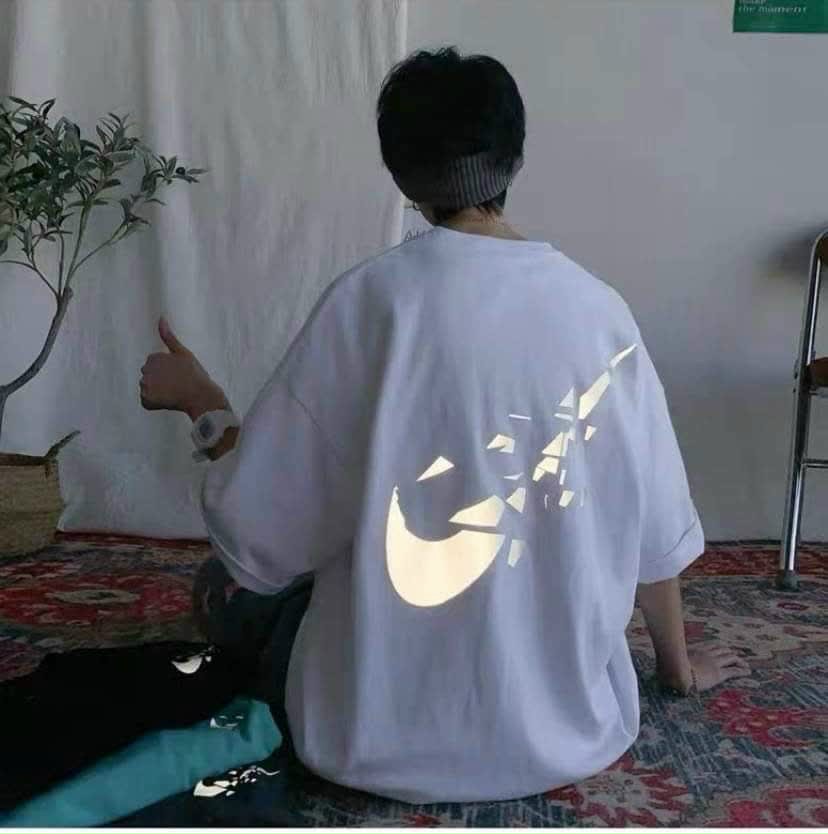 Áo thun nam in logo phản quang form unisex cực cá tính