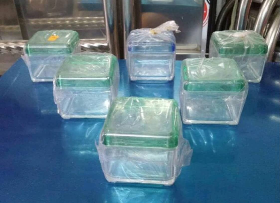 Hủ vuông đựng gia vị mica .