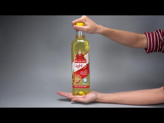 Dầu ăn Neptune Light - Điểm 10 cho Chất lượng Chai 1 lít