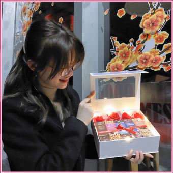 Set Quà tặng sinh nhật, Quà tặng Valentine cửa sổ 20gr ngọt ngào dành cho người thân yêu, bạn gái sang trọng MIx đủ vị socola FIGO