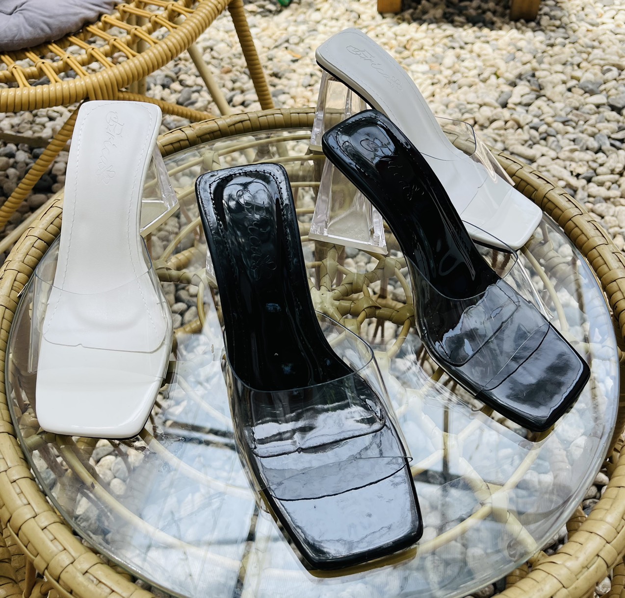 Guốc quai mica trơn gót tam giác trong đen trắng - 9P