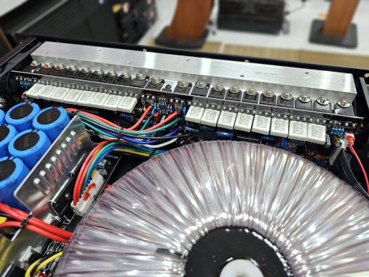 Đẩy 4 kênh BW K80 plus nguồn khủng 1000w/kênh có chống chập dây loa