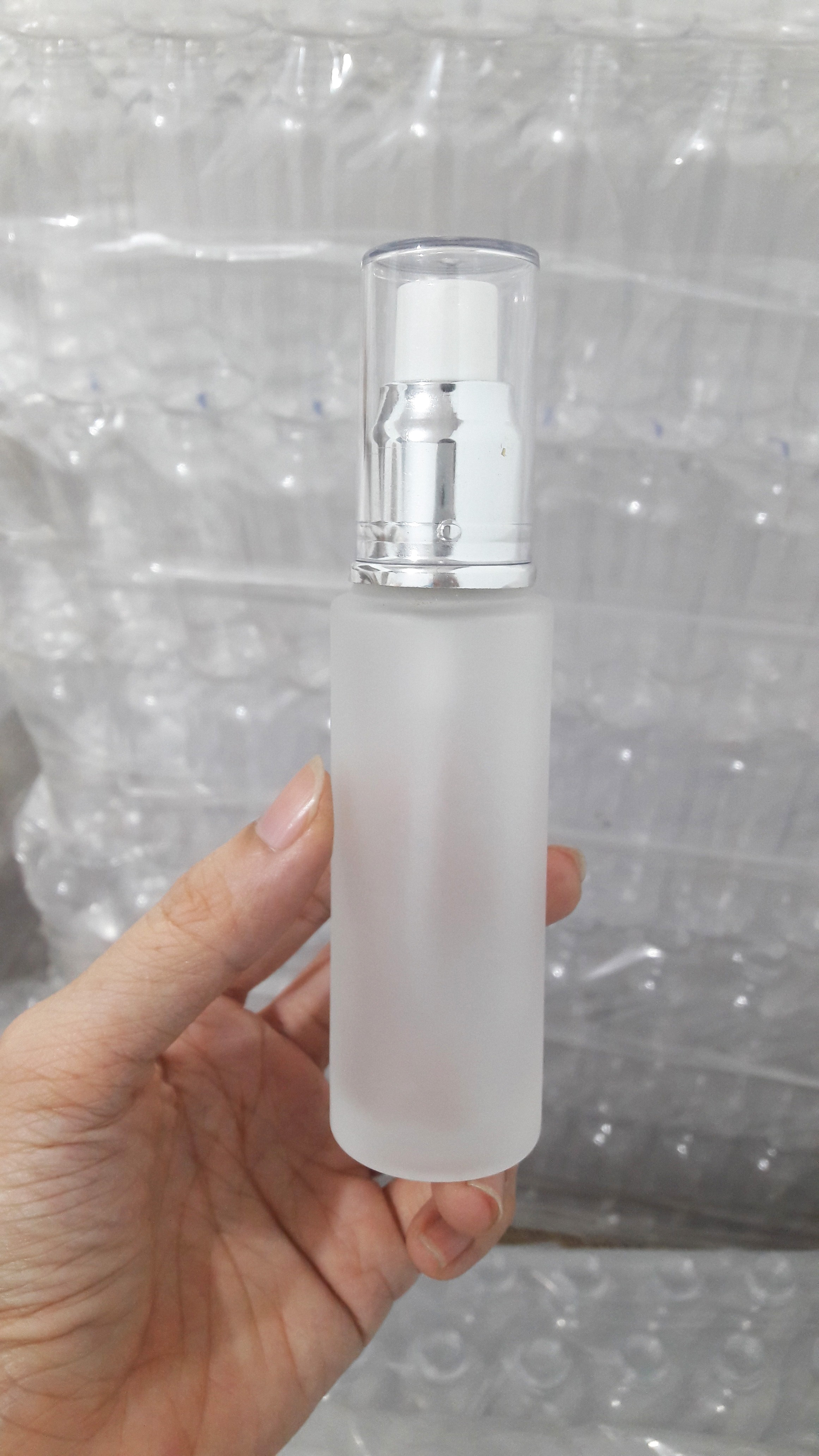 Chai thủy tinh 50ml phun sương thân phủ mờ nắp bạc siêu xinh