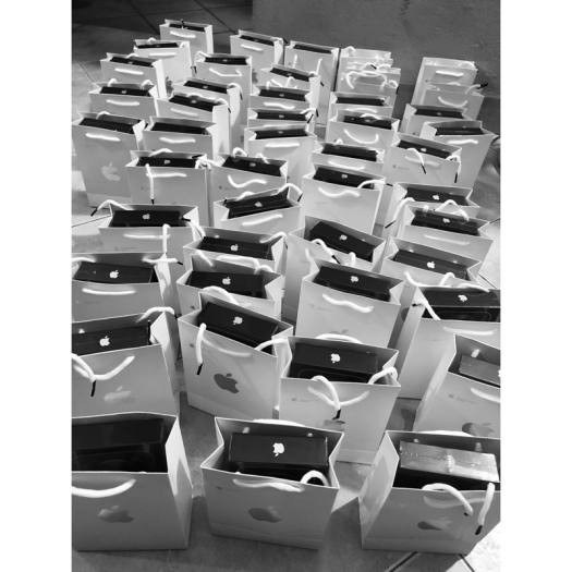 Iphone promax nhân kẹo dẻo bao cao su, kẹo socola, bộ quà tặng sinh nhật tháng 6