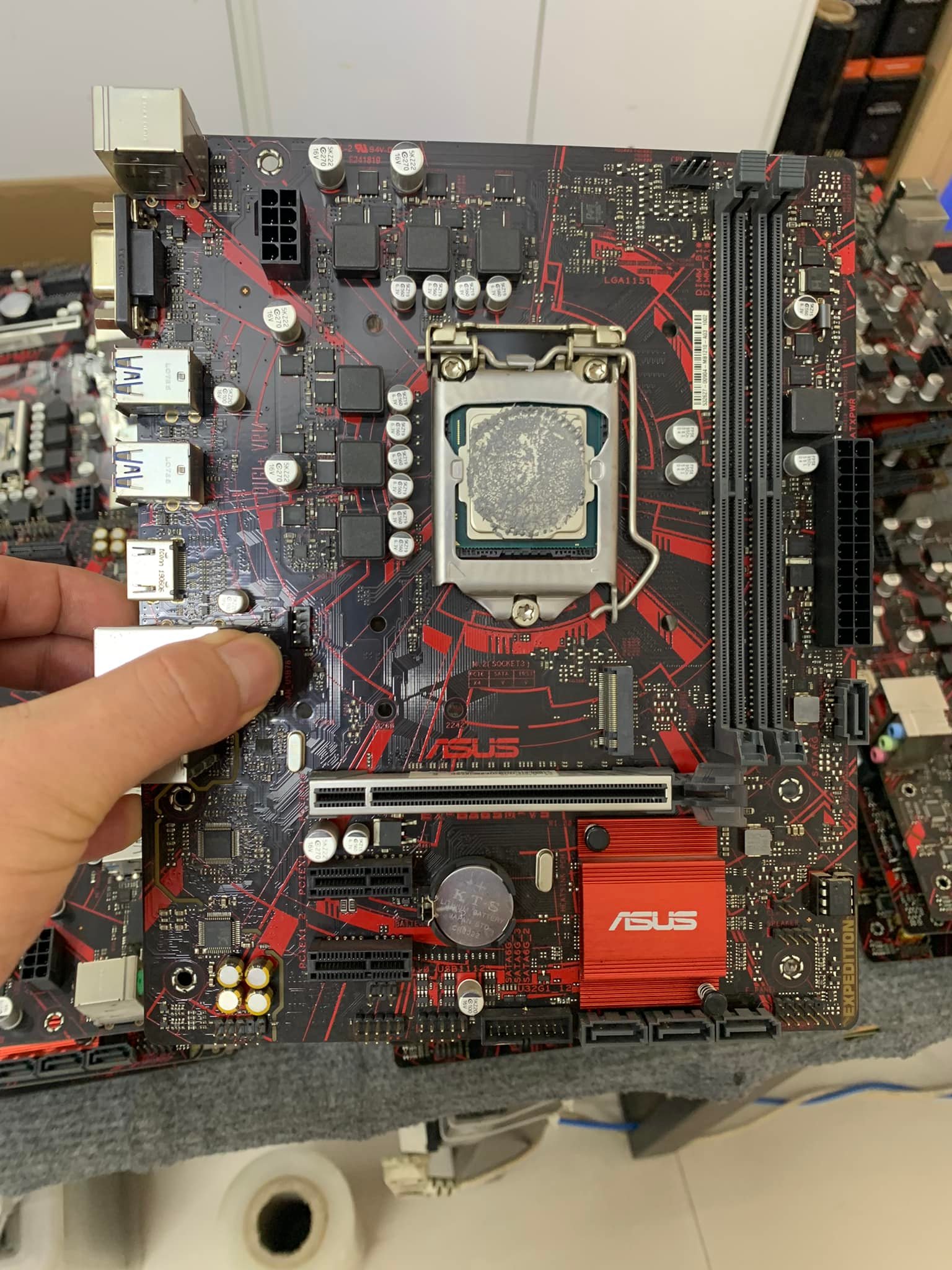 20 combo - mainboard asus b365m - cpu core i5 9400f - ram adata xpg 8gb bus 2666 - bh t8/2022