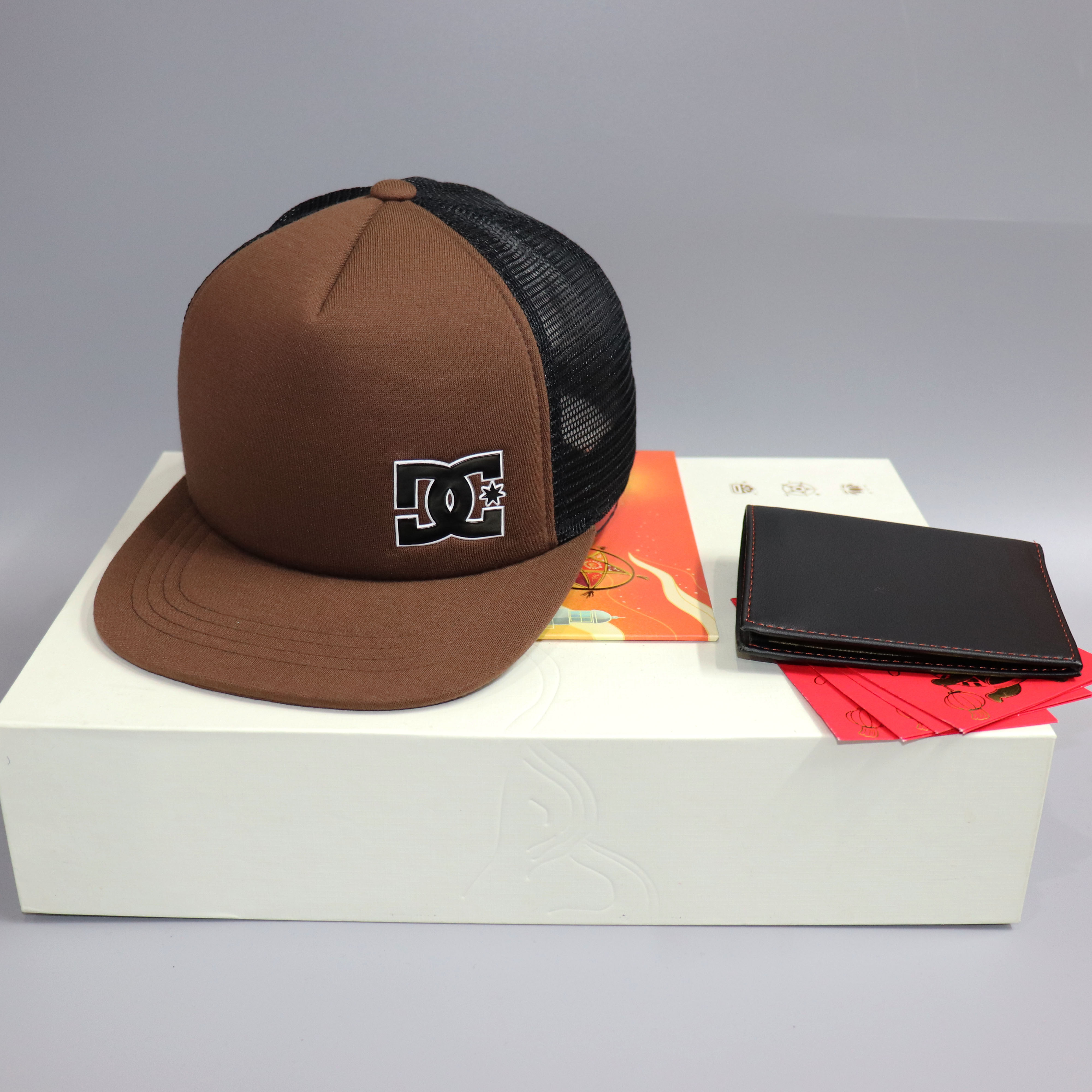 Nón snapback dg nâu đất huyền bí 2022.