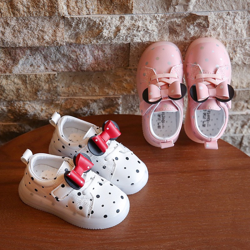 Giày thể thao sneaker bata có đèn cho bé gái quai dán chống trơn trượt