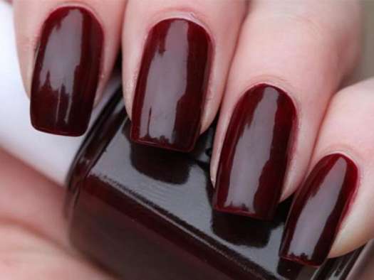 Trang Beauty Salon Quận 7 - 🌟Màu móng đỏ đô pha ánh đen sang chảnh🌟 🎀Màu  sắc này sẽ giúp tay bạn nổi “ bần bật “ trong đám đông . 💖Mẫu