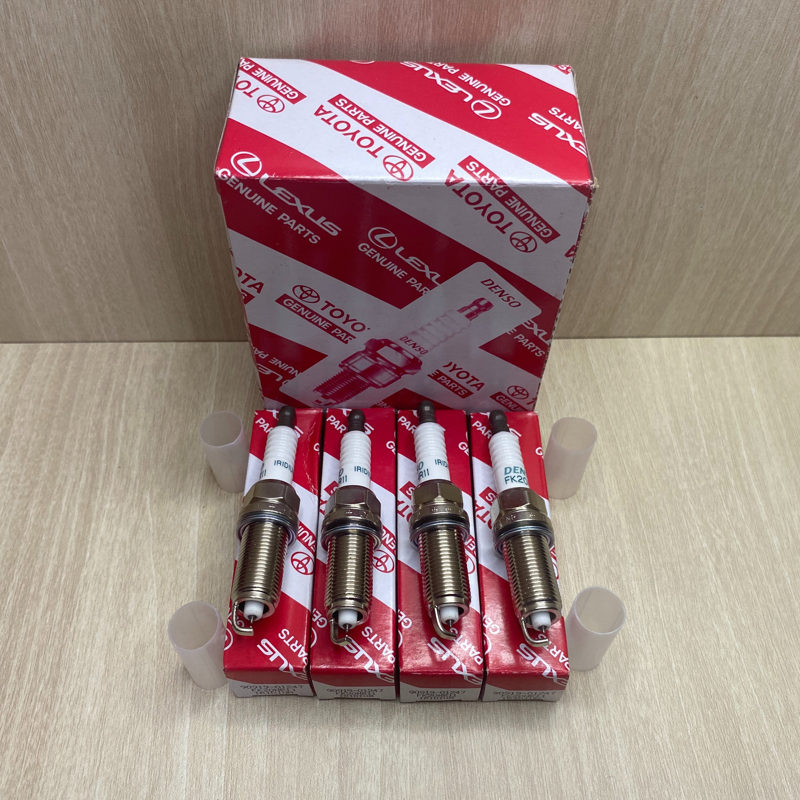 Bộ 4 Bugi Denso Iridium Xe Toyota Innova ForTuner  2 cực ren 14 chân dài-kim 90919-01247 [FK20HR11]