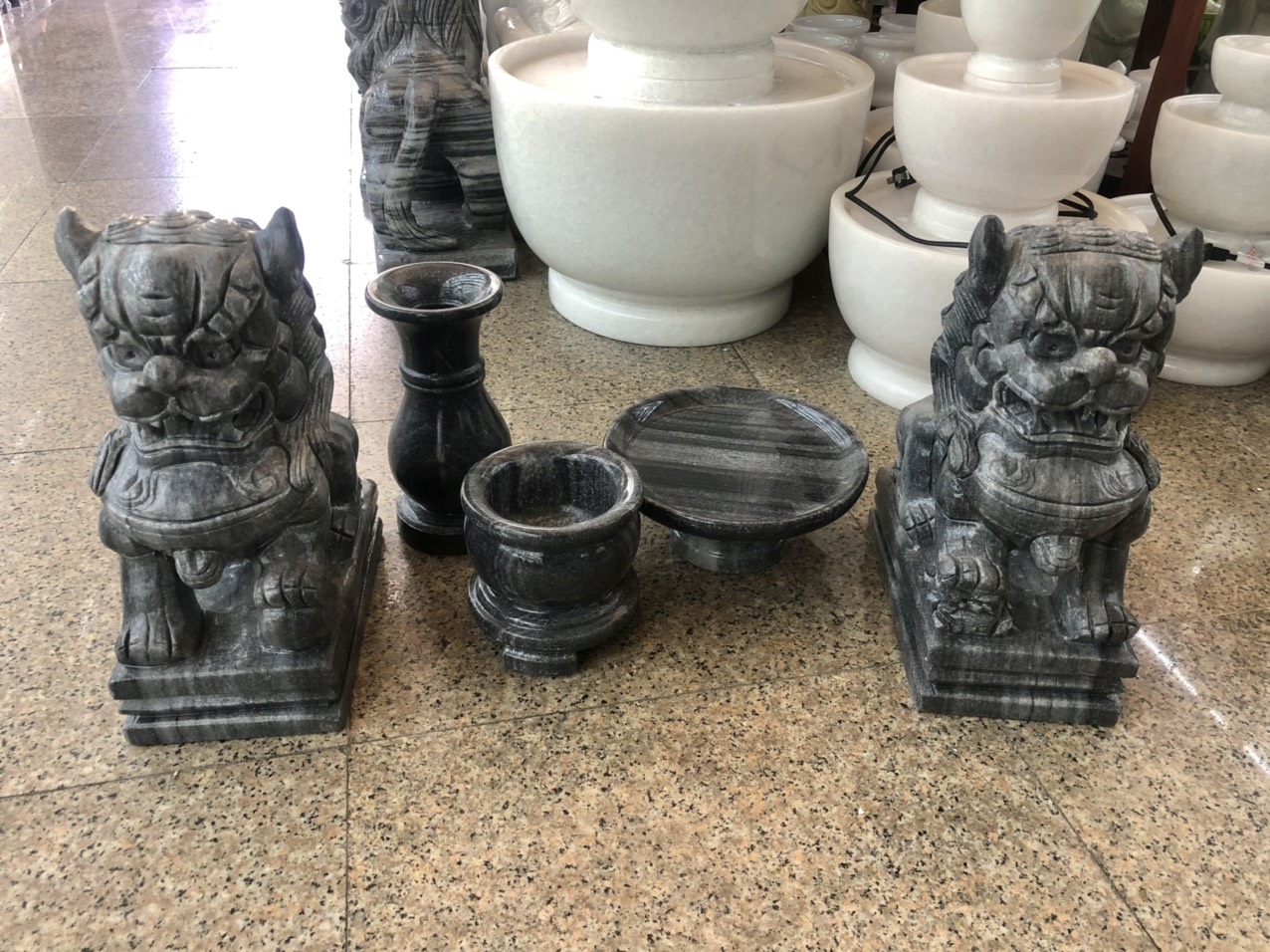 Bộ đồ thờ cúng và cặp tượng kỳ lân cao 30cm phong thủy đá cẩm thạch vân đen