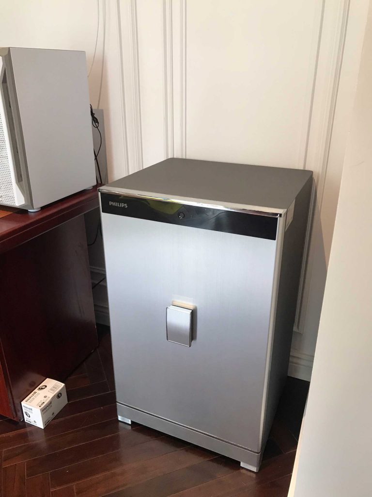 Két sắt thông minh philips sbx701-4b0