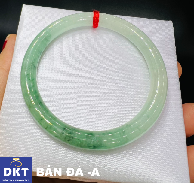Vòng cẩm thạch trắng ngò tuyệt đẹp Ni 50,vân đá tuyệt đẹp,quà tặng ý nghĩa cho người thân yêu.