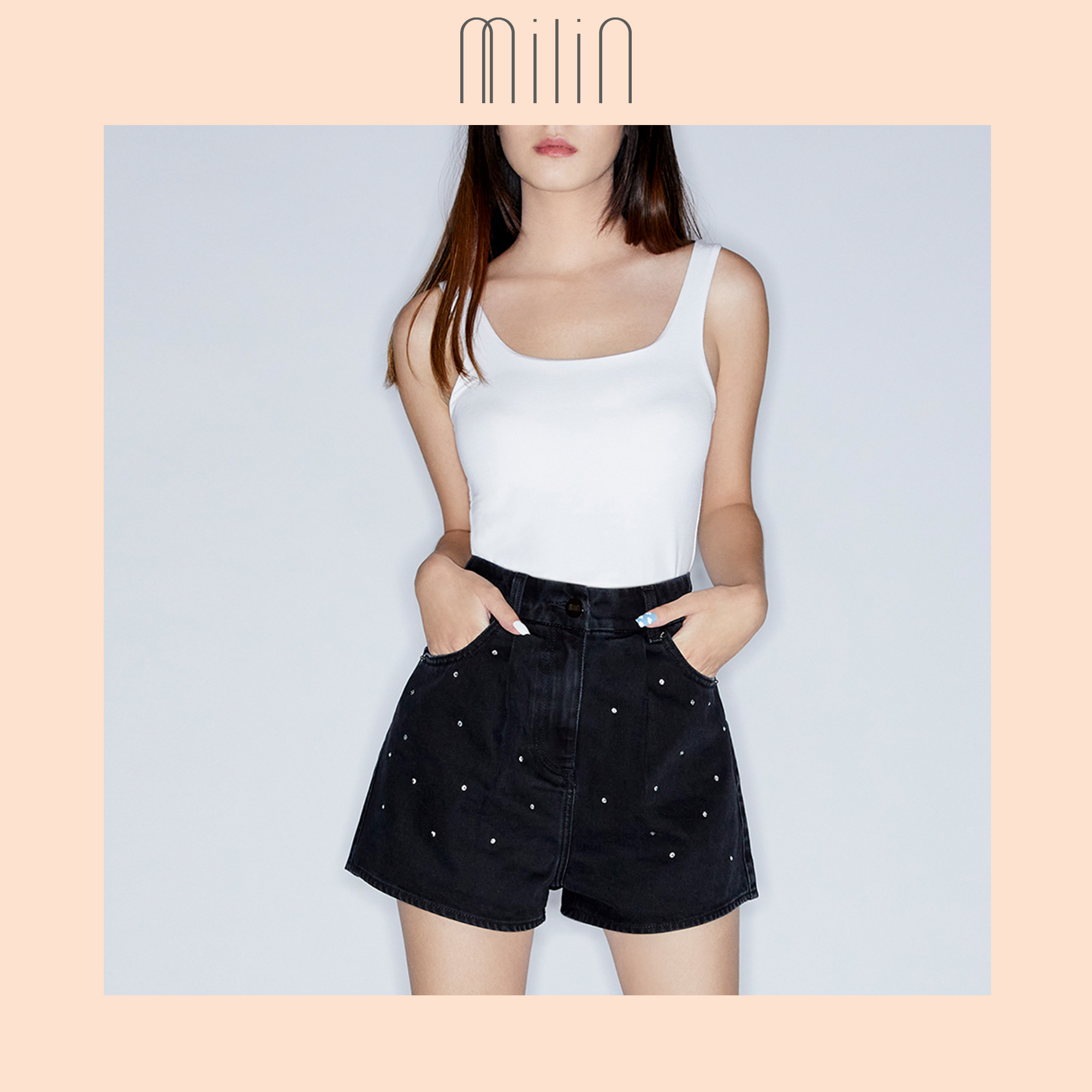 [MILIN] High waisted denim shorts with crystal embellishments กางเกงยีนส์ทรงเอจับจีบแต่งคริสตัล Pumpkin Shorts / SOFT BLACK ราคา 2,871 บาท*ส่งฟรี