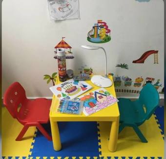 Bộ bàn ghế học sinh Việt Nhật - Gia Long. 1 Bàn Việt Nhật và 2 ghế Gia Long.