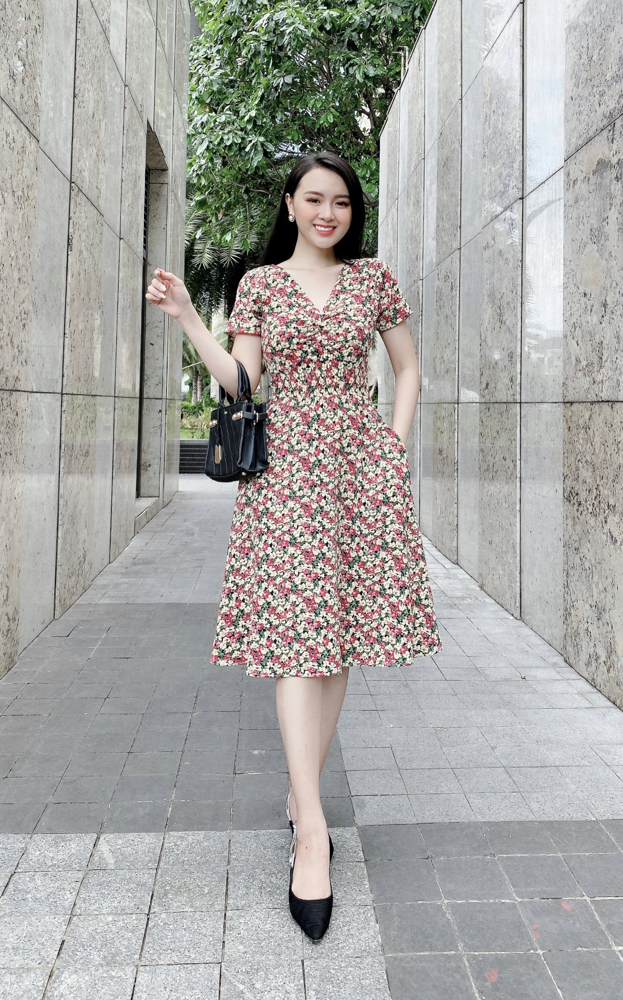 Đầm xòe hoa nhí nhún ngực phối 3 hạt ngọc – dam 0021