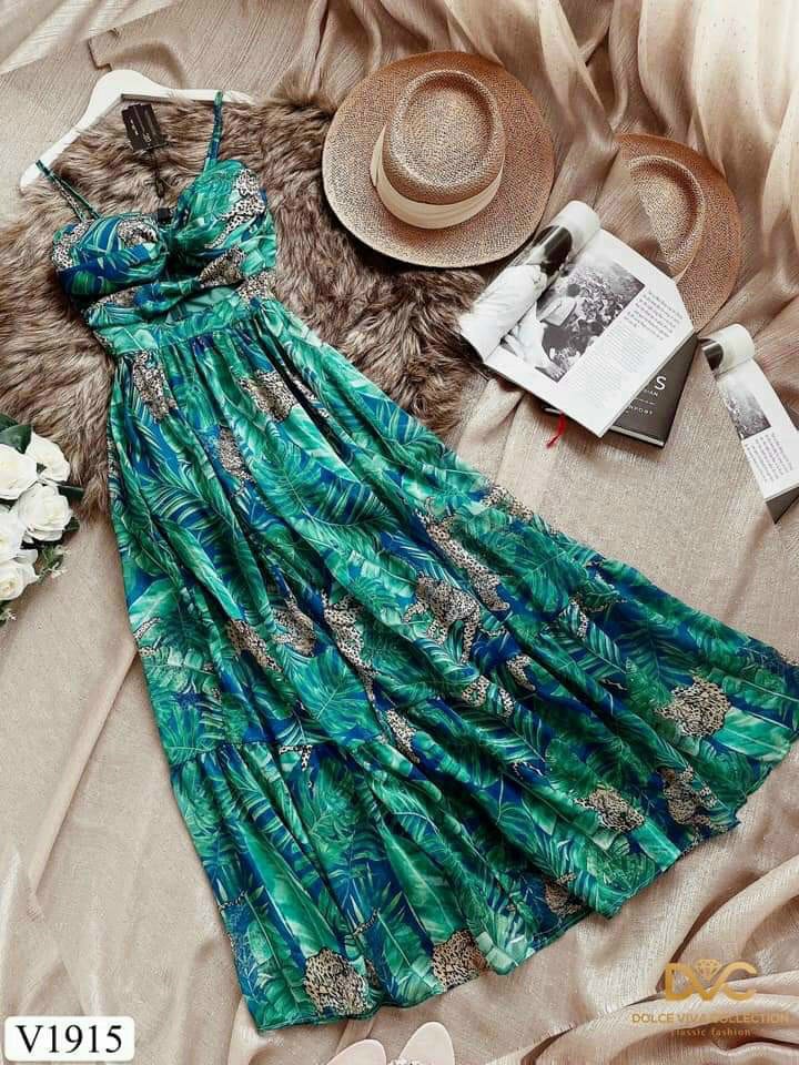 đầm voan rũ màu xanh họa tiết hai dây khoét eo xẻ có may lót thời trang đi biển m007112