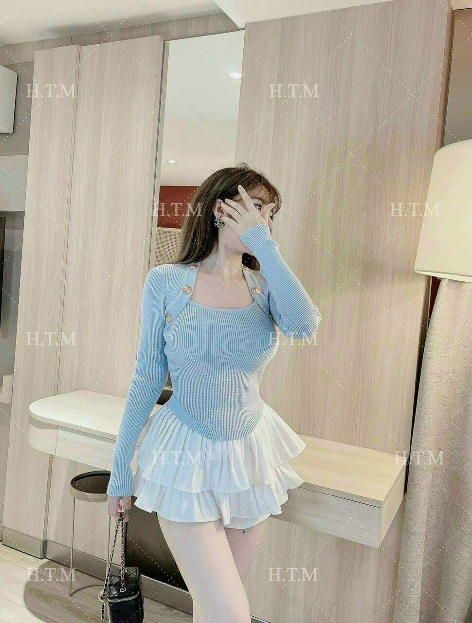 - Áo thun gân cổ đính nút sành điệu vạt bầu tay dài ôm body tôn dáng cực sang dạo phố MC