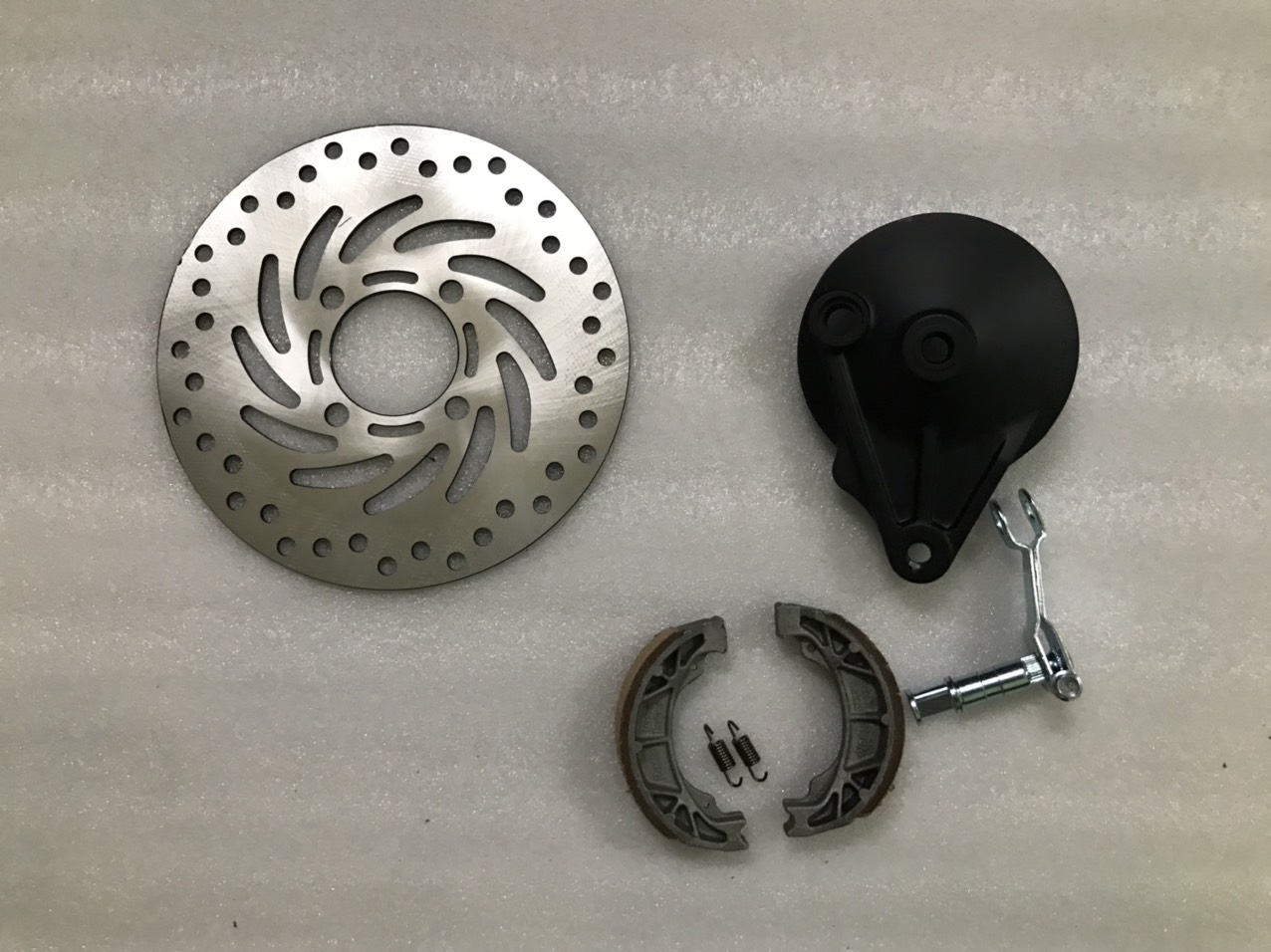 Đĩa thắng-phanh tròn và má đùm sau wave 110 đen gắn lên zin cho wave s rs rsx 110,blade,future mập 125,wave 125