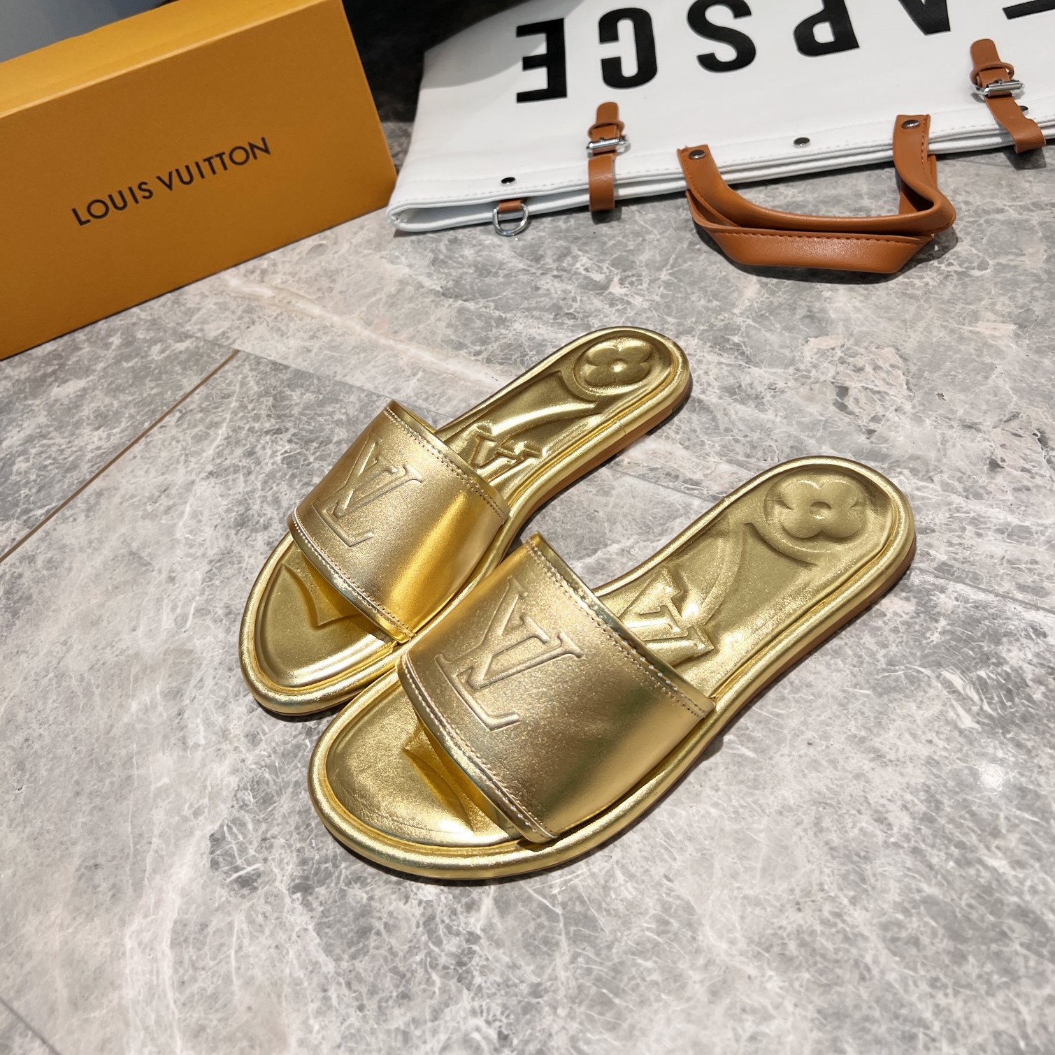 Louis Vuitton White Patent Leather Sunbath Flower Slide Sandals Size 38