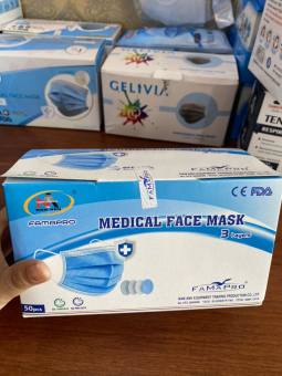 Khẩu trang y tế FAMAPRO 3 lớp hộp 50 cái ngăn ngừa virus, bảo vệ sức khỏe, thiết kế ôm khít khuôn mặt mà không ảnh hưởng khí thở khi sử dụng