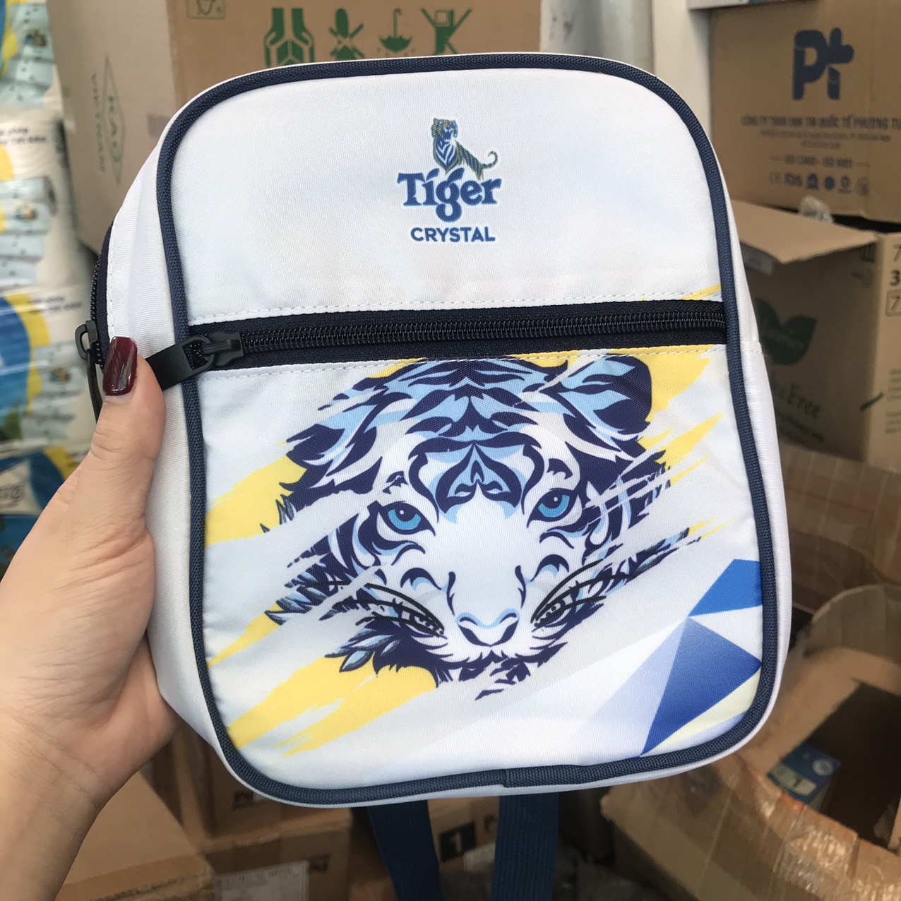 Túi đeo chéo Tiger Crystal