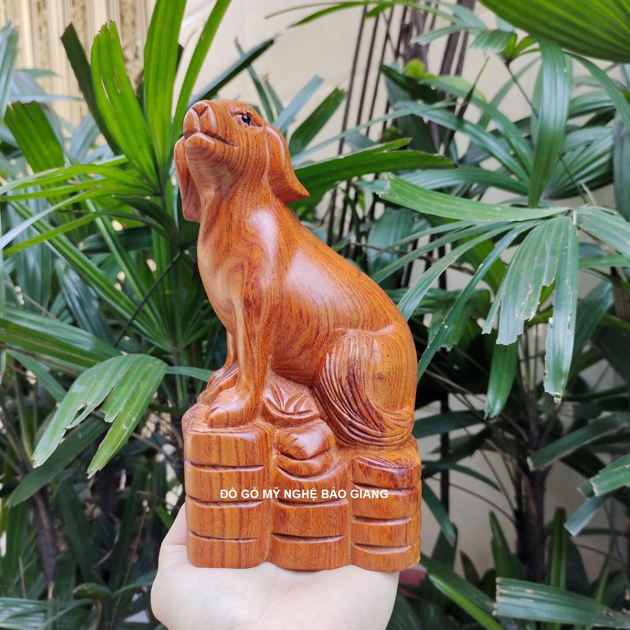 Tượng con chó gỗ hương cao 20 cm