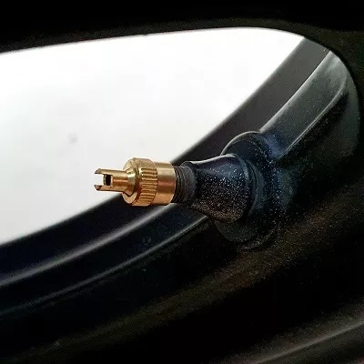 Bộ 2 đầu mở / bịt tim vòi van bánh xe có rãnh dùng phù hợp mọi loại xe máy