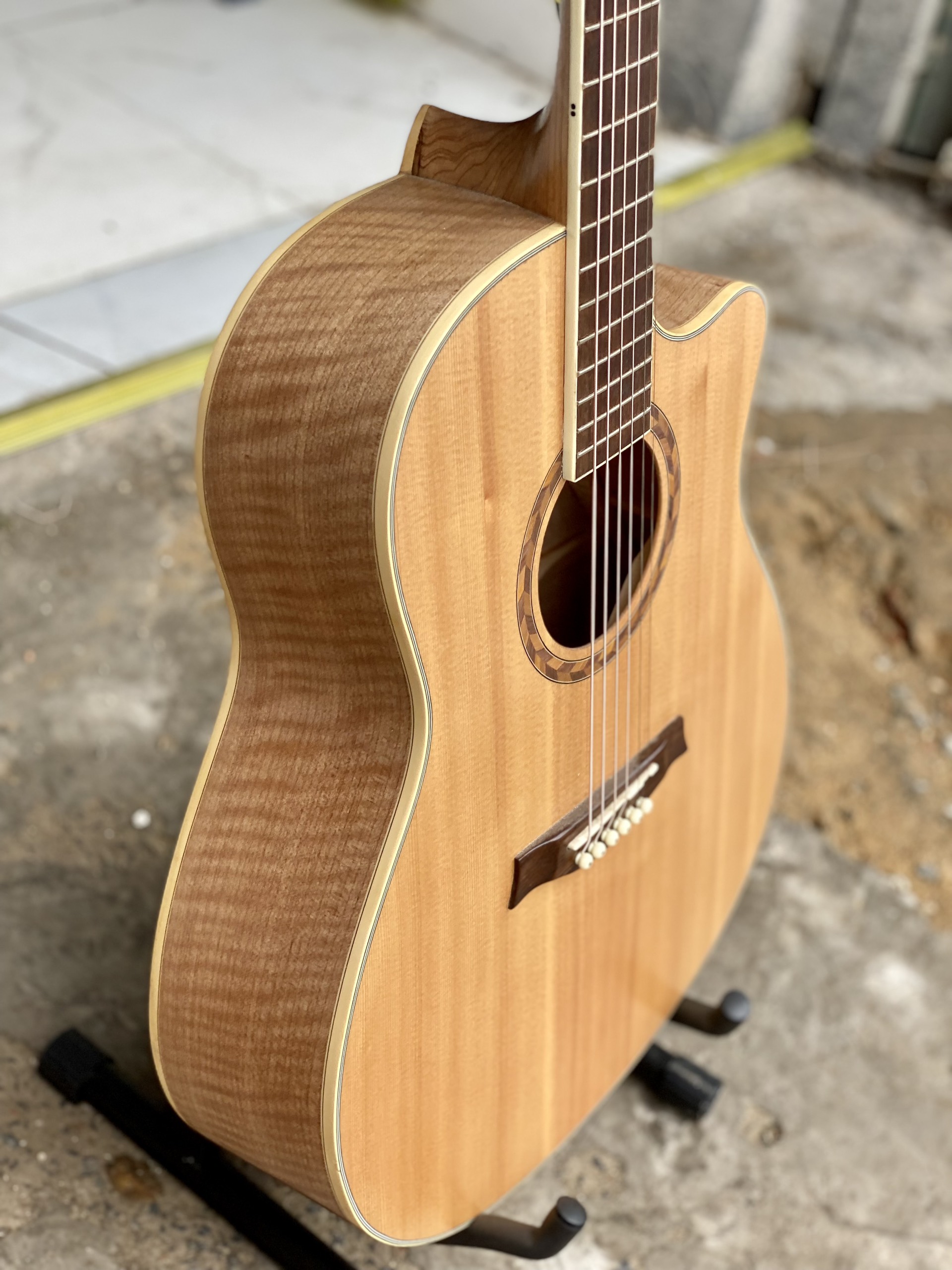 Đàn guitar gỗ còng kè cao cấp tút cần cg-47