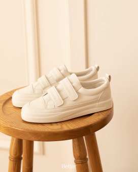 Sneaker nữ da trắng mềm quai dính, mũi tròn, có đường chỉ viền better shoes - 290321001