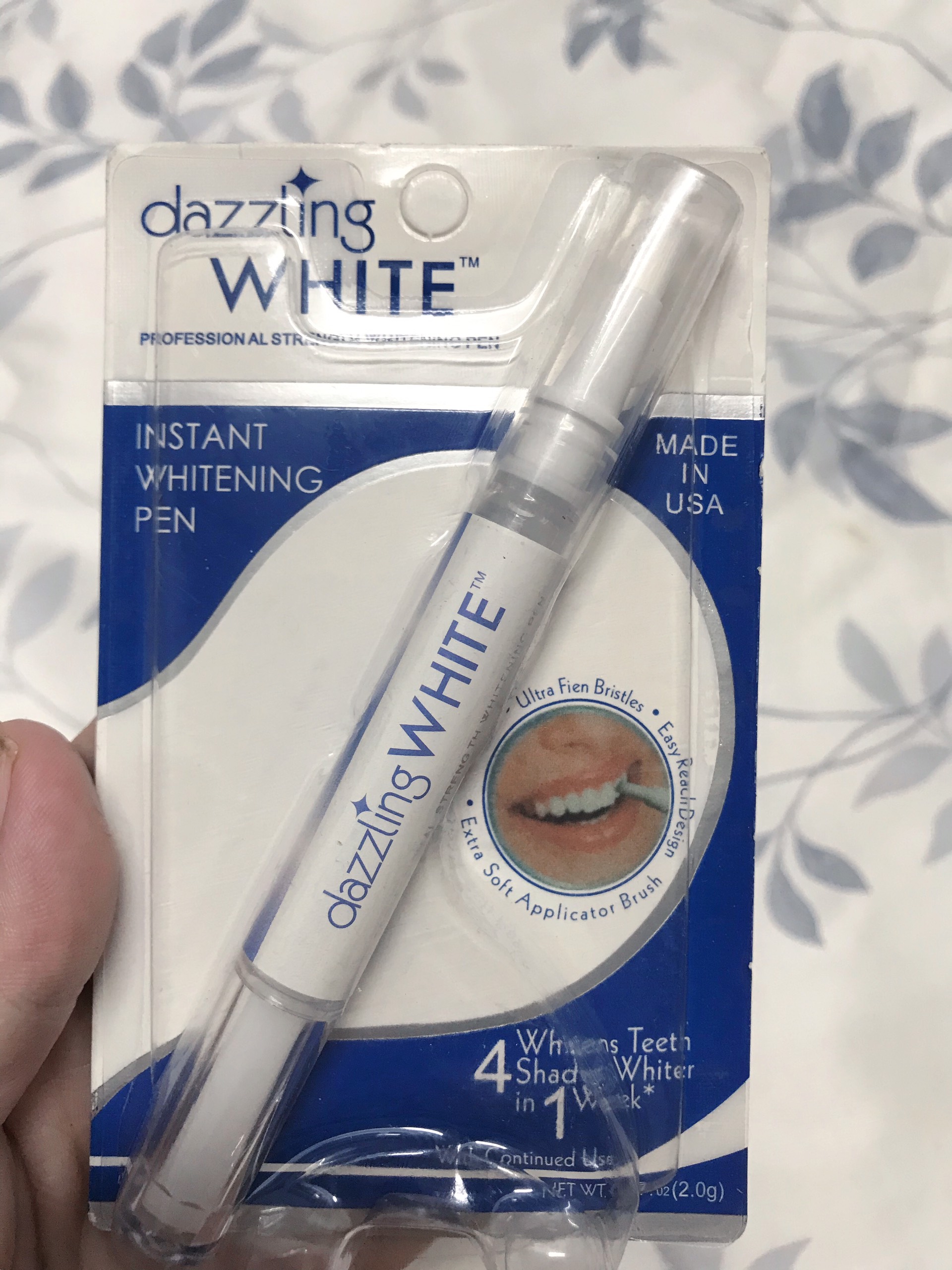 Bút tẩy trắng răng Dazzling White