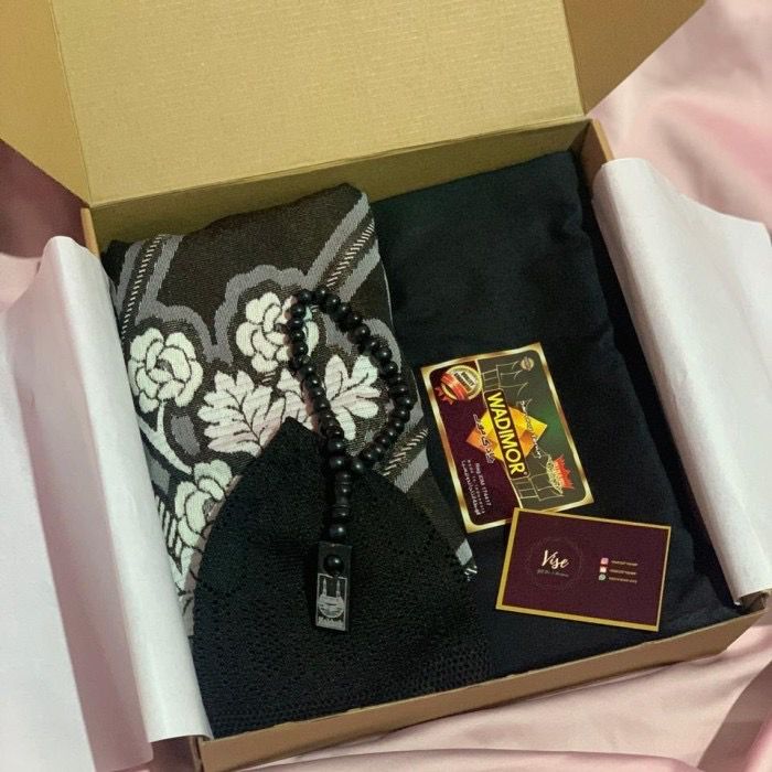 Hampers hadiah box Sarung Sajadah Peci Cowok Ramadhan Lebaran Idul Fitri