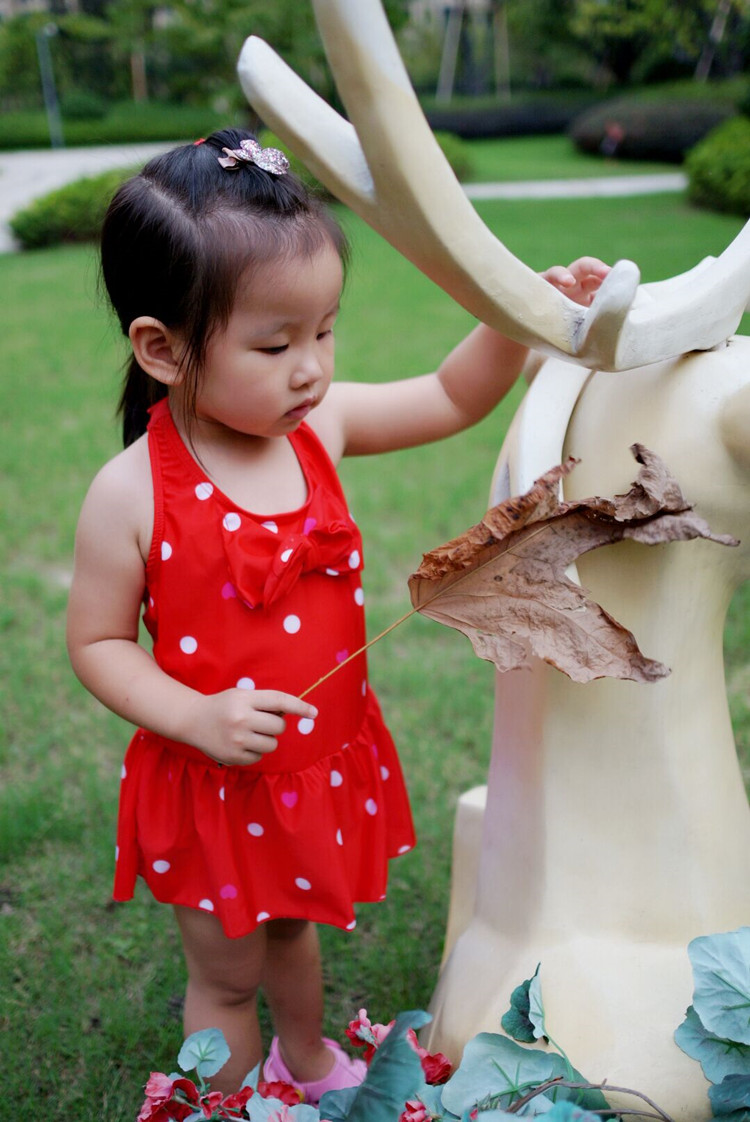 Váy bơi liền thân bé gái chấm bi + kèm nơ cài đầu