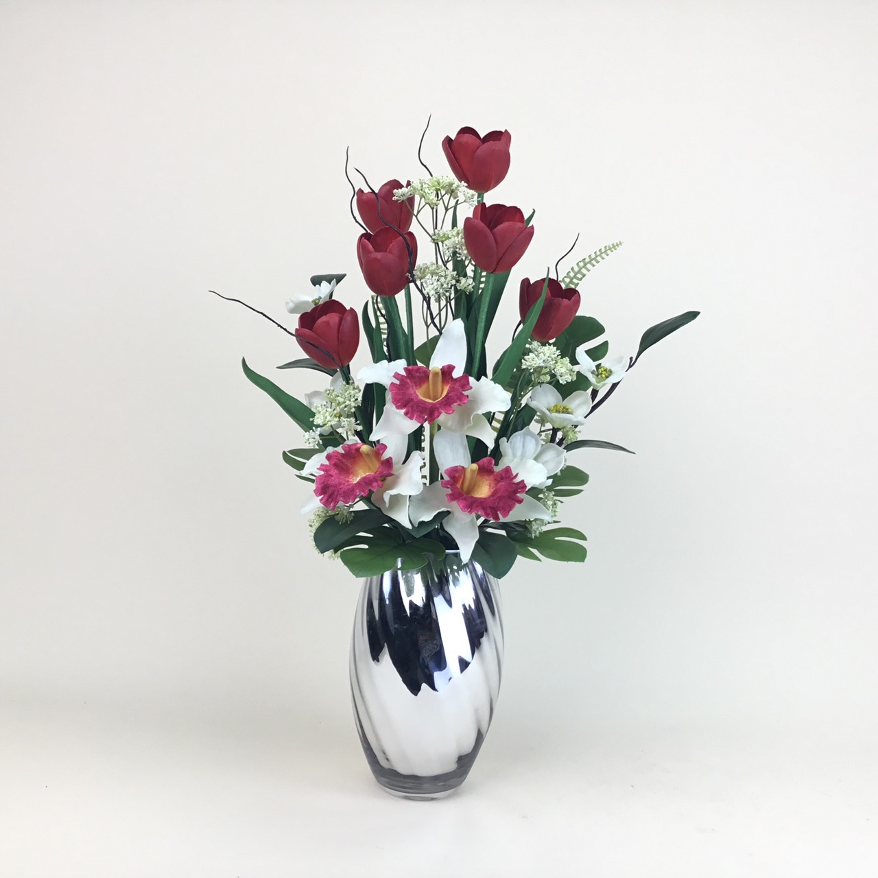 แจกันดอกไม้ประดิษฐ์โทนสีแดง ดอกไม้ปลอมแต่งบ้าน ราคา 2,750 บาท*ส่งฟรี