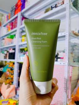 Sữa rửa mặt dưỡng ẩm từ olive innisfree Olive Real Cleansing Foam 150ml