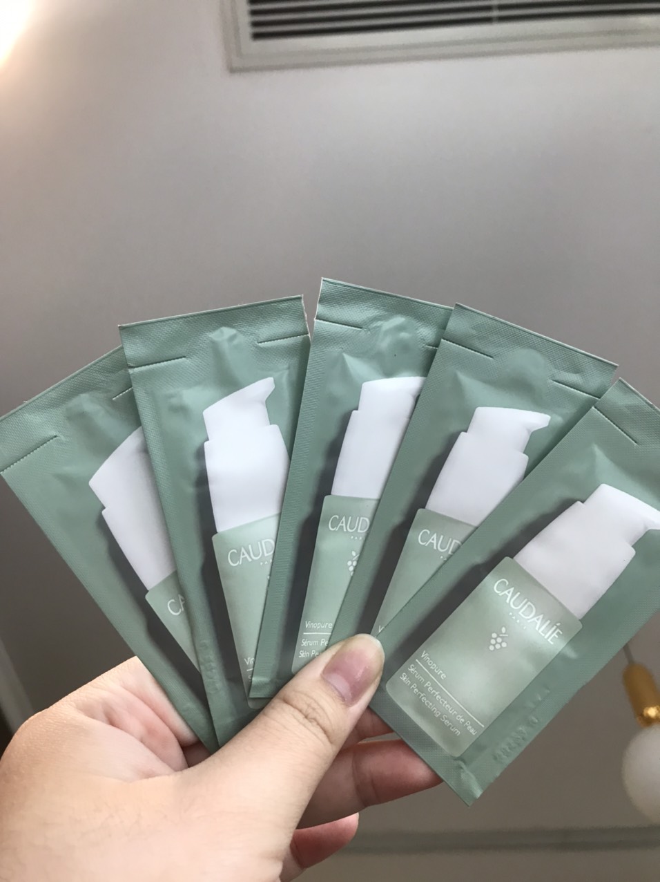 Serum kiểm soát mụn Caudalie Vinopure Skin Perfecting Serum - 1.5ml
