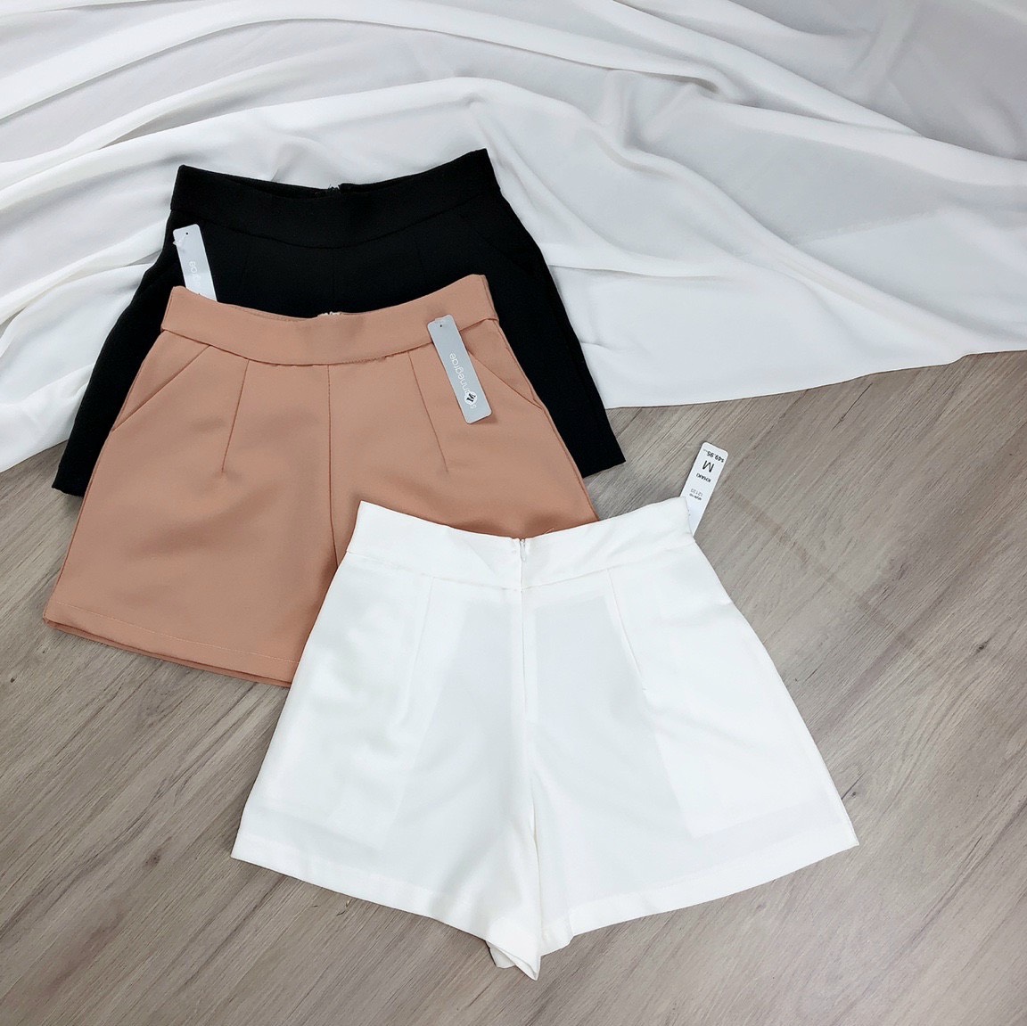 Quần short tuyết mưa trơn lưng cao thời trang siêu xinh