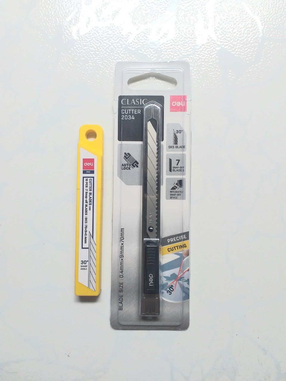 Combo dao rọc giấy 30 độ deli 2034 + 1 tép 30 độ deli 2015