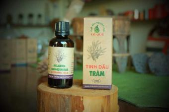 Tinh dầu tràm gió nguyên chất Lê Quế 50ml kháng khuẩn mạnh, xua đuổi côn trùng, long đờm, dùng được cho bà bầu và trẻ nhỏ- Tặng lọ treo khuếch tán tinh dầu