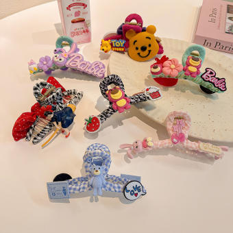 Kẹp càng cua quần vải đính charm