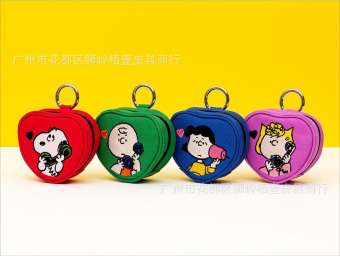 Japan and South Korea new cartoon cute Snoopy coin purse, small love key bag, fashion hanging ornament, small lipstick bag trend