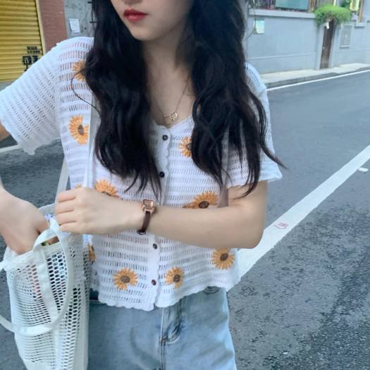 Áo len lửng hoa cúc, hàng QC L1 , chất len sợi đan lưới dáng croptop , thêu hoa cúc