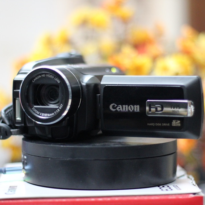 Máy quay phim Canon Ivis HG21