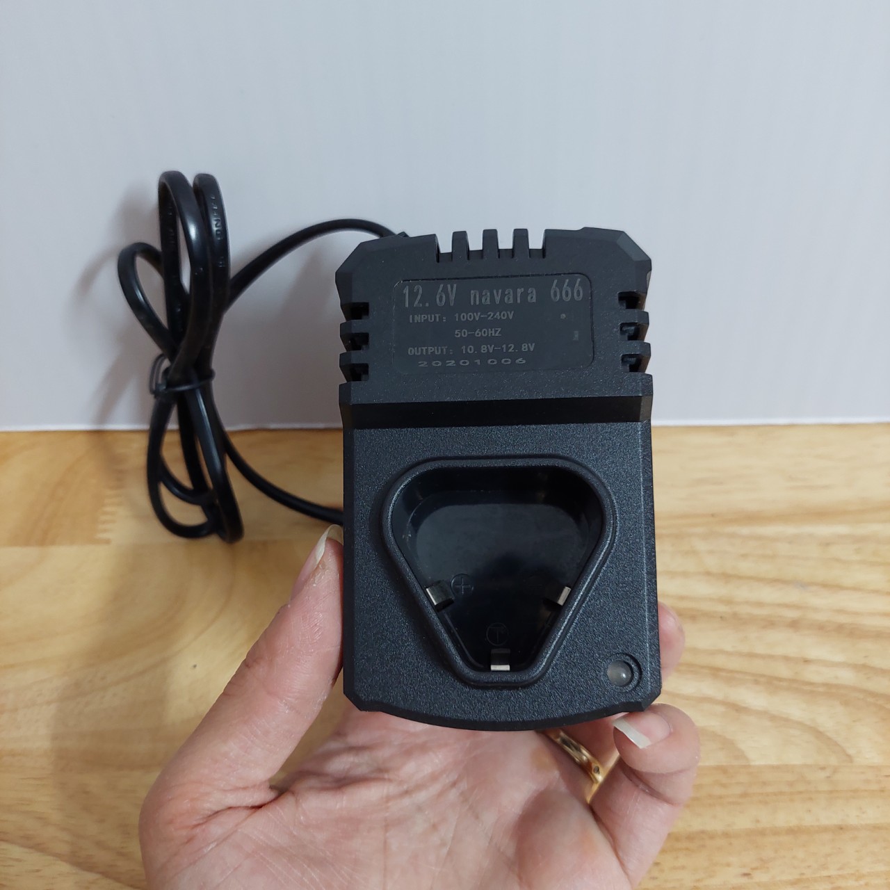 Sạc pin 12v cho các loại pin 3 cell chân pin 3 chấu