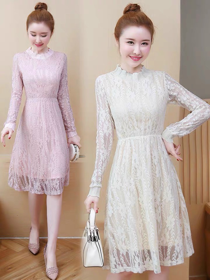 Váy ren cổ cánh hoa