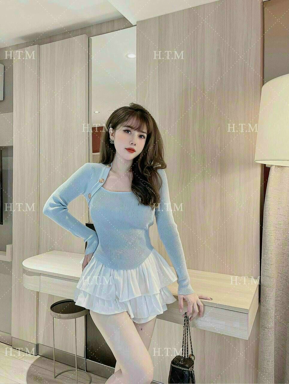 Áo thun nữ tay dài cổ vuông đính nút/ áo nữ kiểu tay dài viền nút xinh xắn rizi