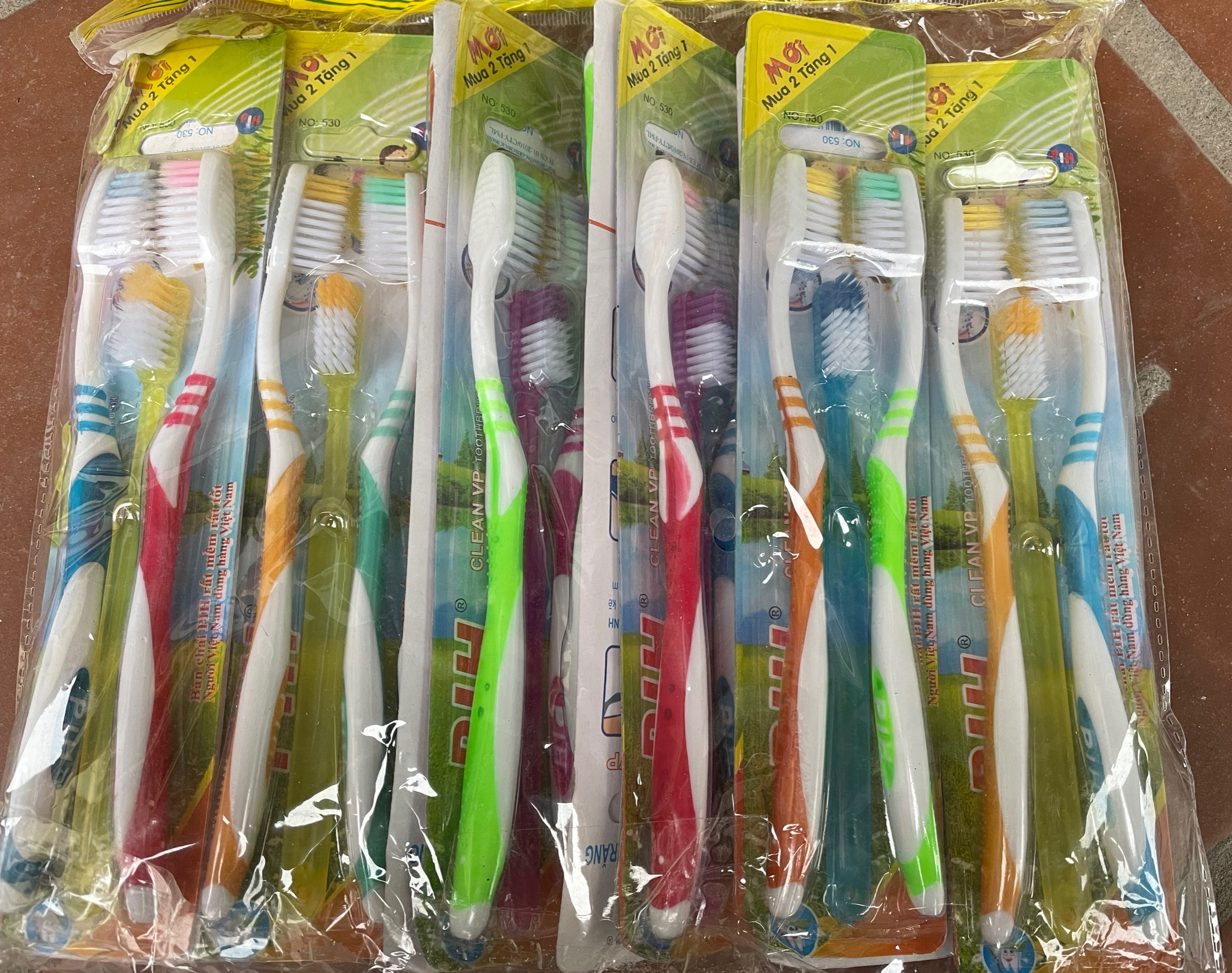 Bàn chải PIH Hàn Quốc gồm 2 bàn chải người lớn tặng kèm 1 bàn chải trẻ em mã 530