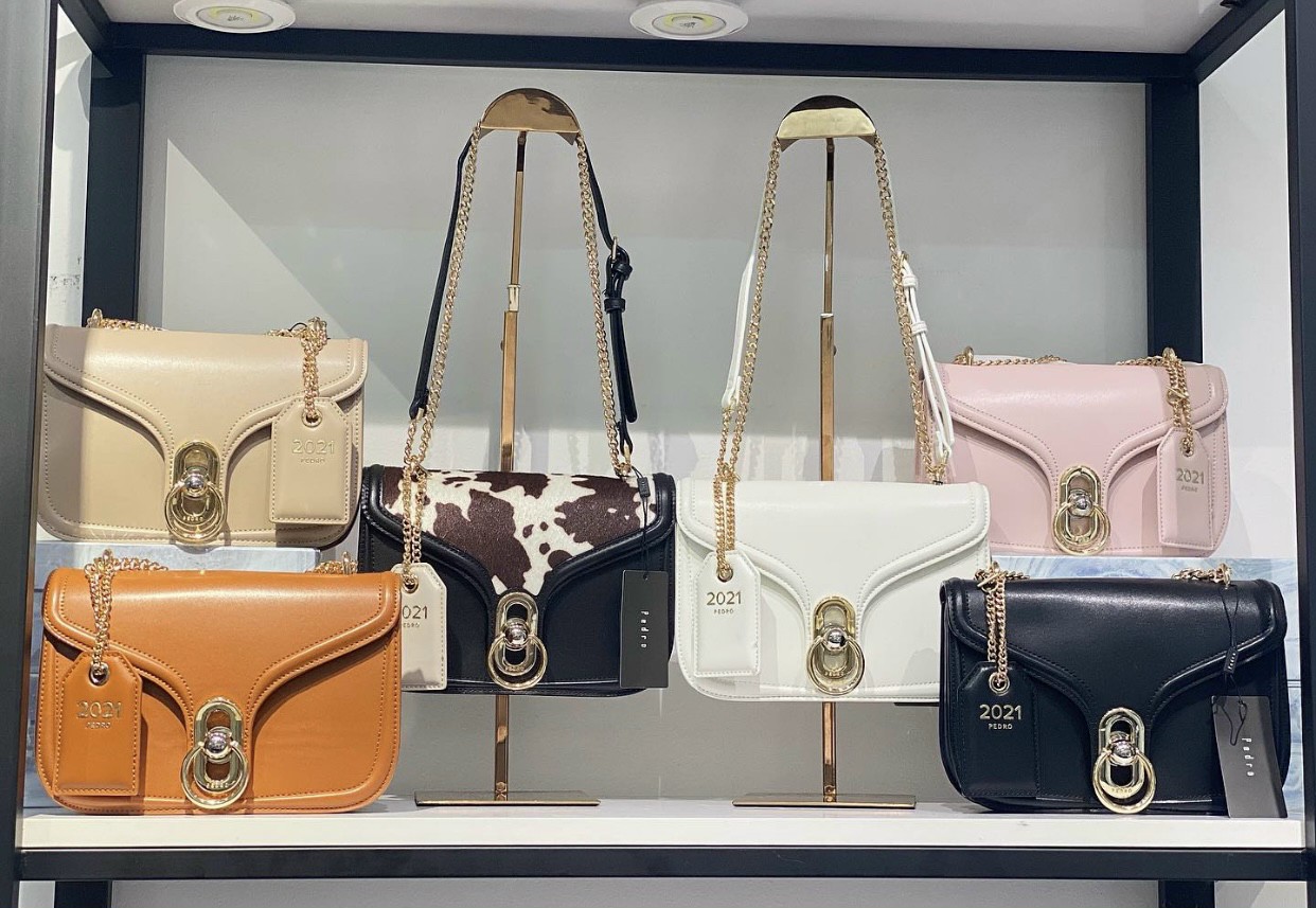 túi đeo vai PEDR0 mẫu mới size 23 cm Model: PW2-76610037 size : 23x16x7,5 cm