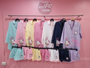 ภาพหน้าปกสินค้าPajamas ชุดนอน ผ้าใหมอิตาลี่ ผ้าไม่ร้อนใส่สบาย เดรสแขนยาว+ขาสั้น เสื้ออก 45\'\' กางเกงเอวยืดได้ถึง 40\" **คละลาย** กดเลือกได้เลยจ้า ที่เกี่ยวข้อง