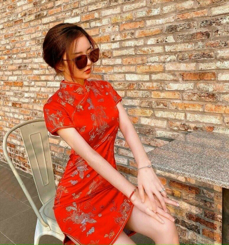 Đầm váy thời trang nữ body cổ tàu xẻ đùi trang trí hoa văn