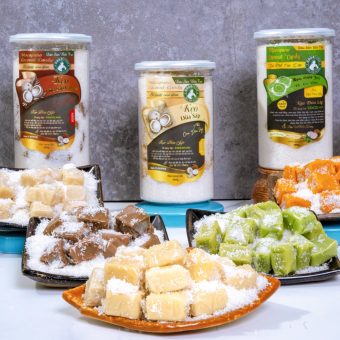 Kẹo Dừa Sáp Lắc Phủ Cơm Dừa Sấy 5 vị 400g Cocofarm